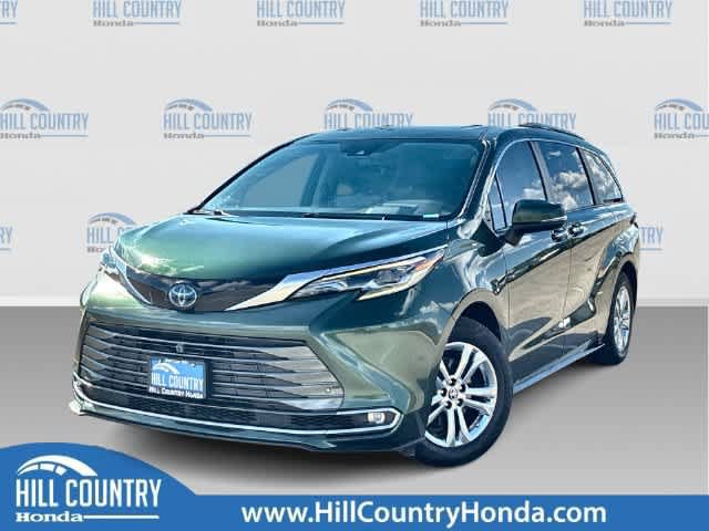 Used 2024 Toyota Sienna Platinum AWD/4WD image 1