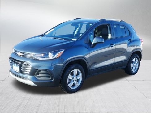 Certified 2022 Chevrolet Trax LT w/ LT Convenience Package image 3