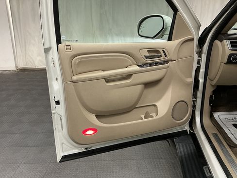 Used 2010 Cadillac Escalade Premium AWD/4WD image 22