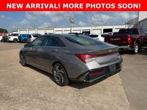 Used 2024 Hyundai Elantra Limited FWD image 3