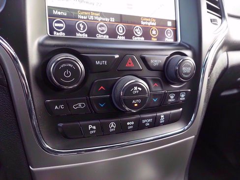 Used 2018 Jeep Grand Cherokee Altitude image 16