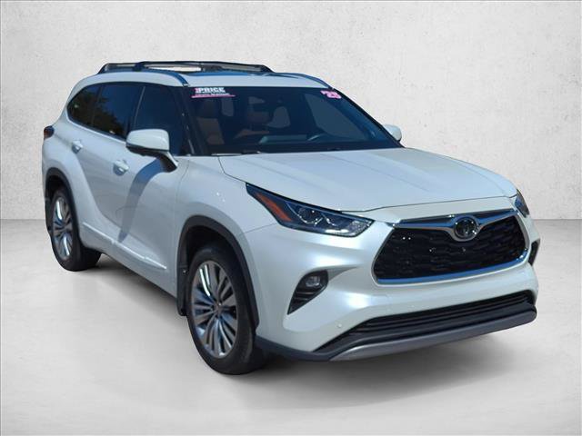 Used 2025 Toyota Highlander Platinum AWD/4WD image 3