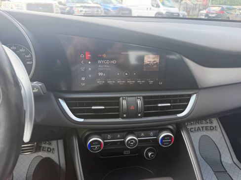 Used 2022 Alfa Romeo Giulia Veloce AWD/4WD image 15