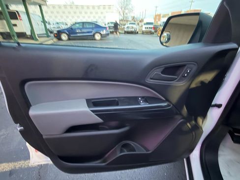 Used 2022 Chevrolet Colorado W/T RWD image 16