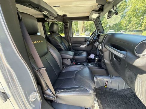 Used 2014 Jeep Wrangler Unlimited Sahara w/ Max Tow Package AWD/4WD image 18