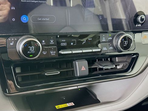 Used 2023 Toyota Highlander XLE image 21