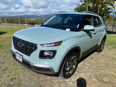 Used 2025 Hyundai Venue FWD image 21