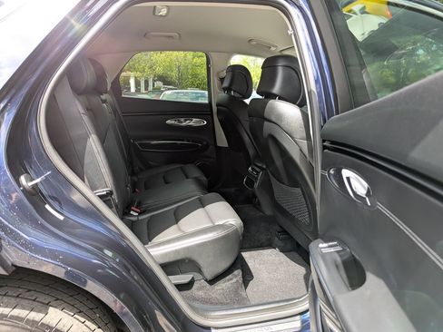 Used 2023 Genesis GV70 2.5T AWD/4WD image 36