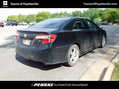 Used 2012 Toyota Camry SE FWD image 4