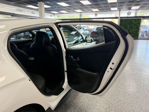 Used 2019 Hyundai Veloster Turbo image 32