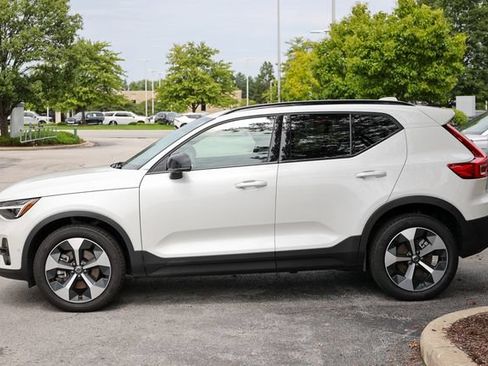 Certified 2026 Volvo XC40 B5 Plus AWD/4WD image 4