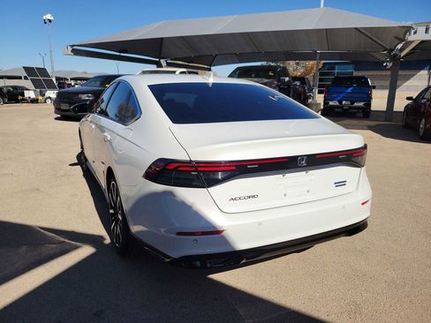 Used 2024 Honda Accord Touring image 4
