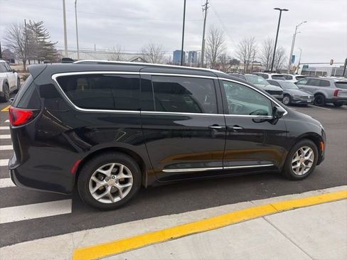 Used 2019 Chrysler Pacifica Touring-L Plus w/ Tire & Wheel Group image 27