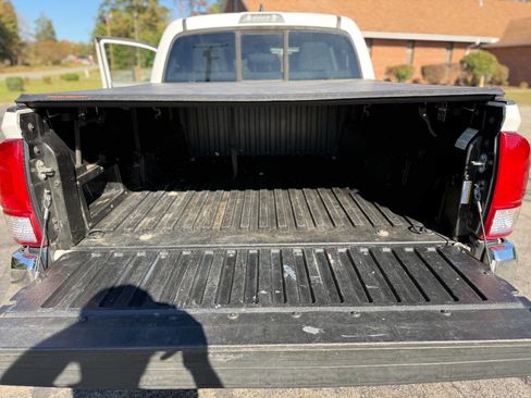 Used 2017 Toyota Tacoma SR5 image 15