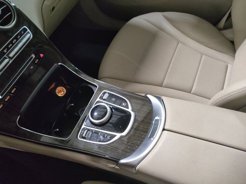 Used 2018 Mercedes-Benz GLC 300 w/ Premium Package image 26