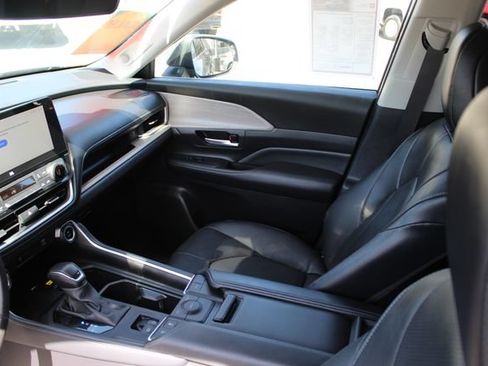 Certified 2025 Toyota Grand Highlander FWD image 51