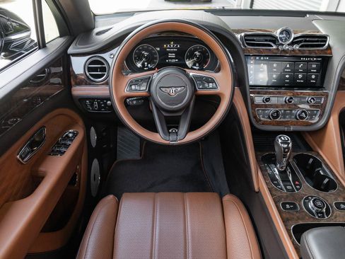 Used 2023 Bentley Bentayga Extended Wheelbase AWD/4WD image 38