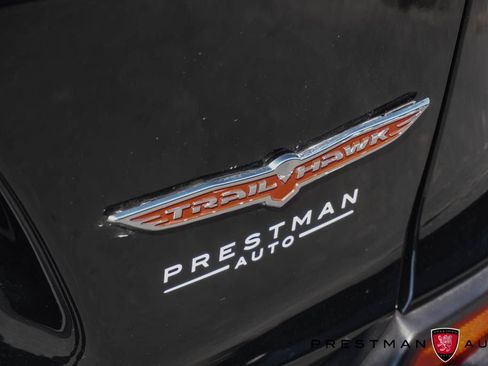 Used 2022 Jeep Cherokee Trailhawk w/ Comfort/Convenience Group AWD/4WD image 7