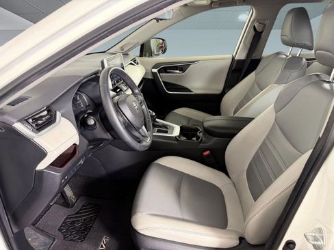 Used 2020 Toyota RAV4 Limited w/ Carpet Mat Package FWD image 5