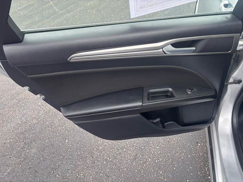 Used 2019 Ford Fusion SE FWD image 24