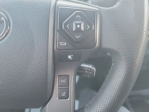 Used 2022 Toyota Tacoma TRD Off-Road image 14