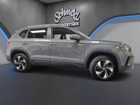 Used 2024 Volkswagen Taos SE AWD/4WD image 4