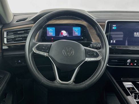 Used 2025 Volkswagen Atlas SE FWD image 18