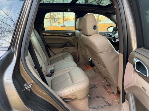 Used 2011 Porsche Cayenne S image 17