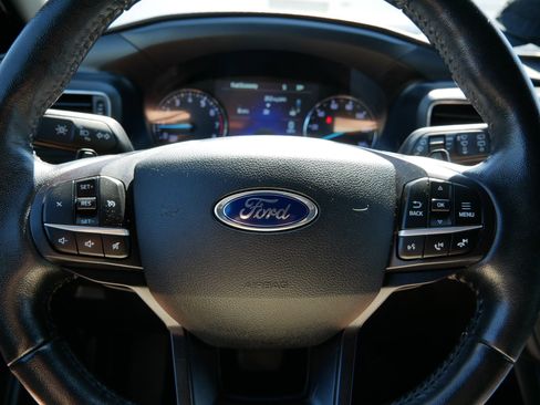 Used 2020 Ford Explorer XLT w/ Equipment Group 202A AWD/4WD image 25