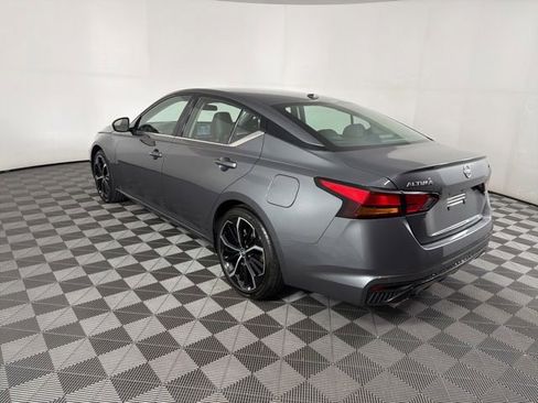 Used 2024 Nissan Altima 2.5 SR FWD image 15