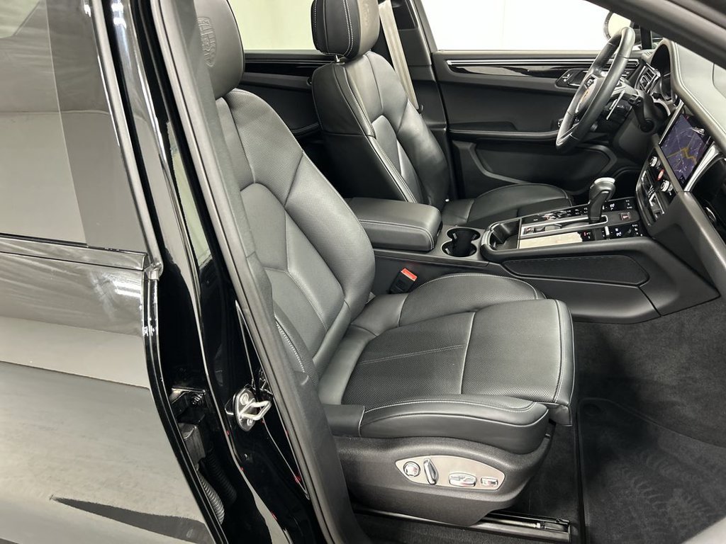 Certified 2026 Porsche Macan Turbo AWD/4WD image 24