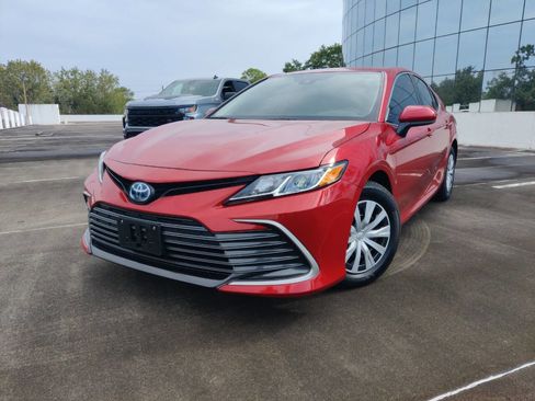 Used 2023 Toyota Camry LE image 3