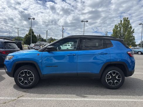 Used 2025 Jeep Compass Trailhawk AWD/4WD image 9