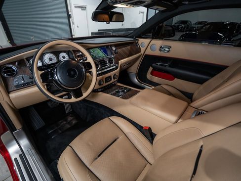 Used 2019 Rolls-Royce Wraith image 18