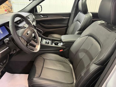 New 2026 Jeep Grand Cherokee Limited image 9