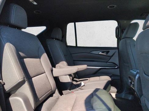 Used 2024 Chevrolet Traverse LT FWD image 20
