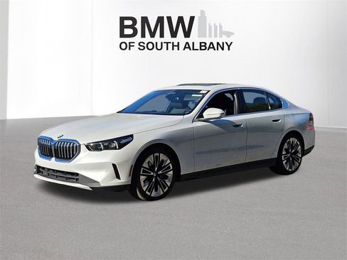 Used 2024 BMW 540i xDrive w/ Premium Package image 6