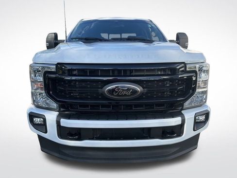 Used 2022 Ford F250 XLT w/ Black Appearance Package image 3