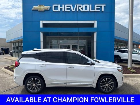 Used 2020 GMC Terrain Denali w/ Denali Premium Package FWD image 2