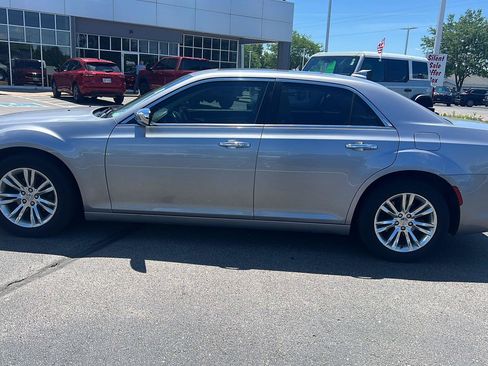 Used 2016 Chrysler 300 C RWD image 10
