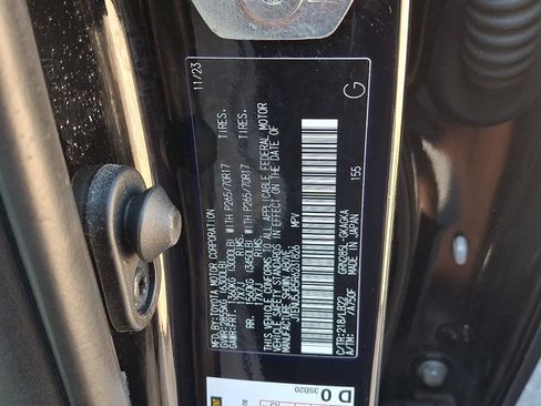 Used 2024 Toyota 4Runner SR5 Premium w/ Moonroof Package AWD/4WD image 32