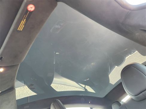 Used 2022 Tesla Model S image 19