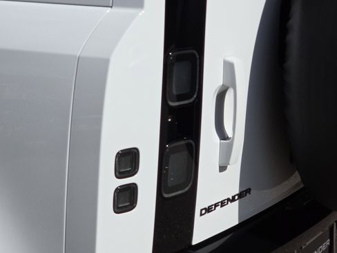 New 2026 Land Rover Defender 110 S image 34