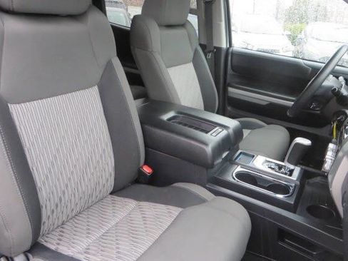 Used 2017 Toyota Tundra SR5 w/ SR5 Upgrade Package AWD/4WD image 25