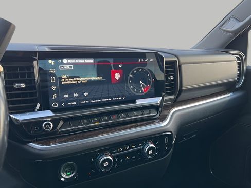 Used 2022 GMC Sierra 1500 SLE image 11