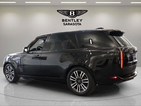 Used 2025 Land Rover Range Rover Long Wheelbase SE image 3