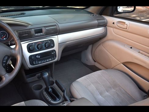 Used 2006 Chrysler Sebring Touring FWD image 26