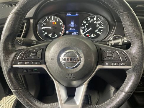 Used 2019 Nissan Rogue SV AWD/4WD image 14