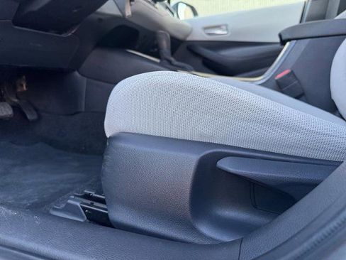 Used 2021 Toyota Corolla LE image 18