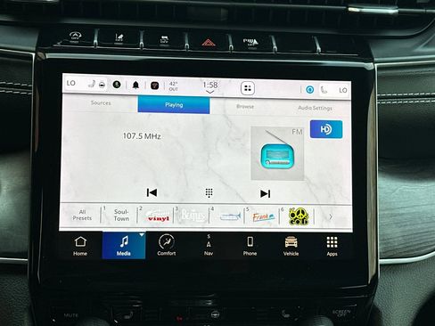 Used 2023 Jeep Grand Cherokee L Limited w/ Black Appearance Package image 26